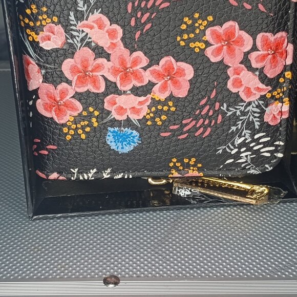 Steve Madden Women's Floral Canvas Tri-fold Design Wallet - NEW - Picture 8 of 16